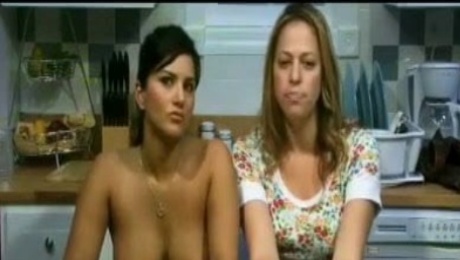 Sunny Leone topless talk