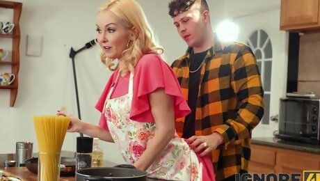 MILF turns cooking lesson into genuine hard sex perversions