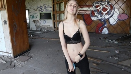 Beautiful Sex With A Beautiful girl In An Abandoned Building